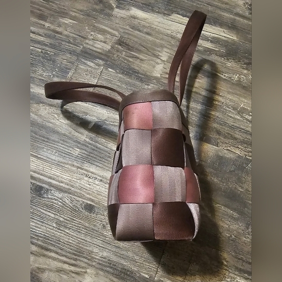 HARVEYS Limited Edition Seatbelt Bag - Picture 5 of 15